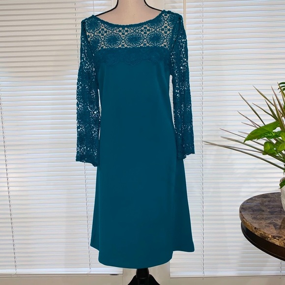 Studio One Dress - Picture 2 of 7